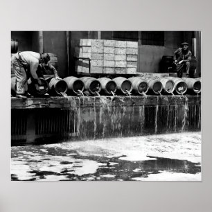 PÔSTER DESPEJANDO A CERVEJA PROIBIDA DO BARRIL