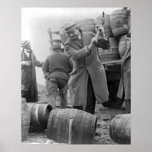 Poster Destruindo Barris de Cerveja, 1924. Foto Antiga