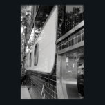 Poster do Restaurante Art Deco<br><div class="desc">Um exemplo excelente de design arquitetônico do século 20-médio. Uma bela combinação de aço inoxidável, vidro e azulejo, este exterior é uma combinação única e bela de forma e função. O poster está disponível em vários tamanhos e pode ser encomendado com ou sem um quadro. Pode ser personalizado para torná-lo...</div>