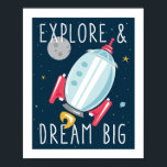 Pôster Dream Big<br><div class="desc">O retrô colorido inspirou a espaçonave, lua e estrelas design por Shelby Allison com as palavras "explorar e sonhar grande".</div>