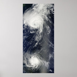 Poster Duas tempestades poderosas medem o Oceano
