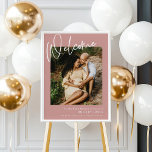 Poster Dusty Pink/ Rosa Boho Chá de fraldas de fotos<br><div class="desc">Este sinal empoeirado de boas-vindas, cor-de-rosa/chá de fraldas, é perfeito para um chá de fraldas teimoso e com tema de menina. A design apresenta uma tipografia elegante, mas rústica. Para mais opções de texto de boas-vindas de chá de fraldas, consulte a coleção completa de cor-de-rosa: https://www.zazzle.com/collections/dusty_pink_rose-119320912565185572?rf=238296117664346256 Este design mede 18...</div>