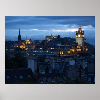 Pôster Edinburgh Skyline ao anoitecer