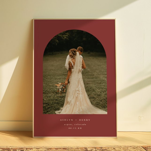 Poster Elegant Dark Red Wedding Couple Photo Arch (Criador carregado)