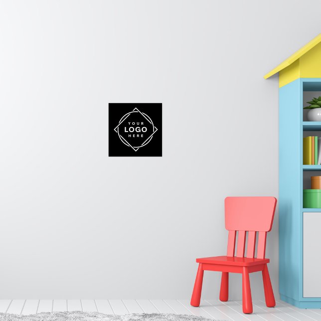 Poster Elegante e Esbelto Design de Logo com Código QR Pr (Berçário 1)