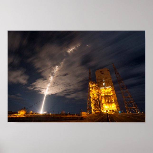 Pôster Elevação do navio Cygnus Cargo, em Missão à ISS (Frente)