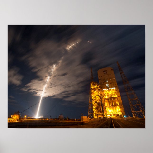 Pôster Elevação do navio Cygnus Cargo, em Missão à ISS (Frente)