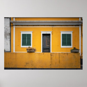 Poster Encantadora fachada amarela com interruptores verd