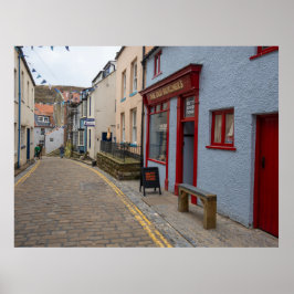 Poster Encantadora Rua Empedrada na Vila de Staithes