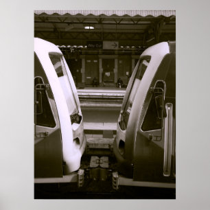 Poster Encerramento de dois comboios na plataforma de est