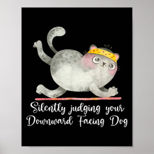 Poster Engraçado Cat Yoga cita o julgamento silencioso