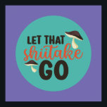 Poster Engraçado Mushroom Pun Deixe Esse Shiitake Ir Para<br><div class="desc">Arte tipográfica colorida com cores retrô e vibrantes. Peitos engraçados e citações sobre comida, cozinhar, assar e jantar. Condecoração perfeita para sua cozinha, restaurante, café, compro de padaria ou restaurante. A cor de fundo (o círculo e o quadrado) é personalizável através da Ferramenta Design.</div>