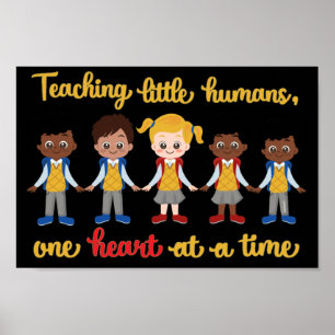 POSTER ENSINANDO PEQUENOS HUMANOS UM CORAÇÃO DE CADA VEZ