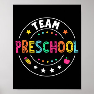 Poster Equipe de professora de pré-escola volta às crianç