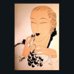 Pôster Era da Moda Deco de 1930<br><div class="desc">Esta ilustração deslumbrante de Art Deco, tirada de uma revista de 1933, mostra uma mulher colocada com um aglomerado de uvas, a cor de seu batom. Parece que foi desenhado em tons de cores maquiadas, quase como a sépia, e representa absolutamente o glamour e o estilo da era. Presente perfeito...</div>