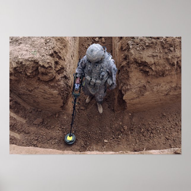 Poster Especialista procura um cache de armas (Frente)