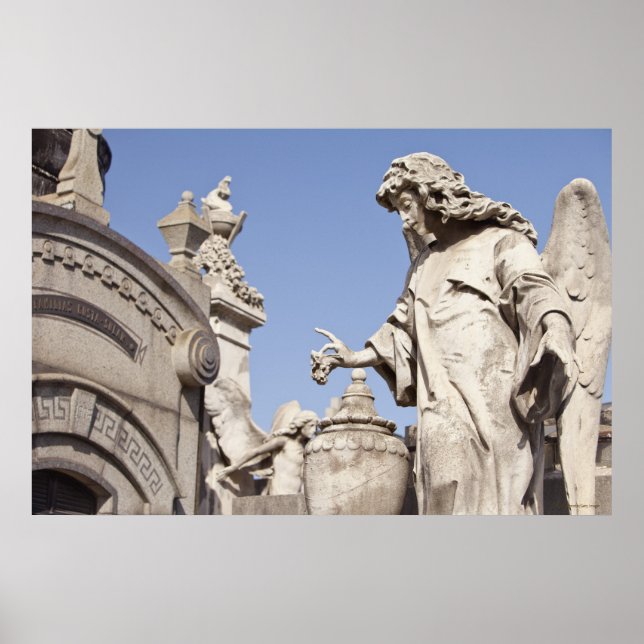 Poster Estátua de Ângulo Fechada no Cemitério La Recoleta (Frente)