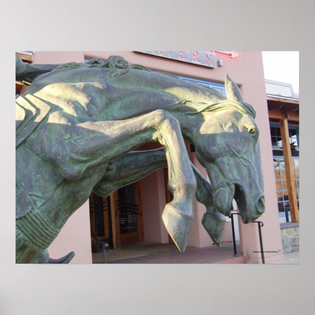 Pôster Estátua de Cavalo em Raça (Frente)