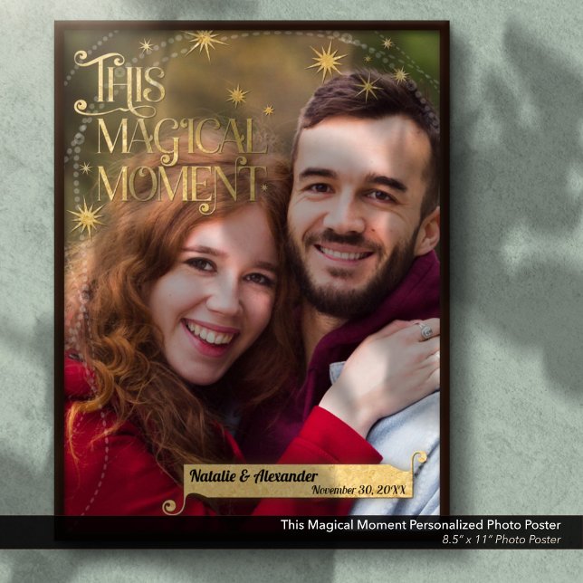 Poster Este momento mágico personalizou a foto de 8,5"x11 (This Magical Moment Photo Poster: 8.5"x11" Personalized Picture Poster with Names and Date.)