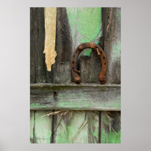 Poster EUA, Montana. Ferradura oxidada na cerca velha