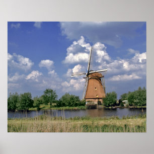Pôster Europa, Países Baixos, Kinerdijk. Um moinho senta