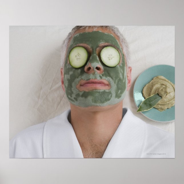 Poster Fechamento de um homem maduro deitado com um rosto (Frente)