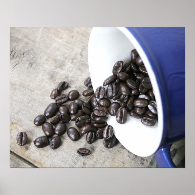 Poster Feijões de café espilhando de uma caneca de café 1 (Frente)