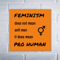 Feminismo pró-slogan humano laranja