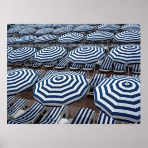 Poster Fileiras de guarda-chuvas de praia listrados com