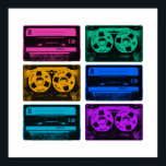 Poster Fitas de Cassete Coloridas Retroativas<br><div class="desc">Nos anos oitenta todos vestiam fones de ouvido e ouviam suas músicas em um tocador de cassetes portátil. Insira seu cassete e você tinha música em qualquer lugar a qualquer hora, até que Side A terminasse e a fita tivesse que ser virada para Side B. As Pessoas poderiam até fazer...</div>