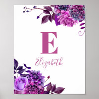 Flores roxas. Nome e monograma da menina. Enfermei