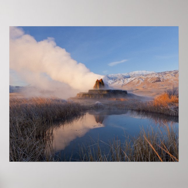 Poster Fly Geyser com Granite Range de cumes nevados (Frente)