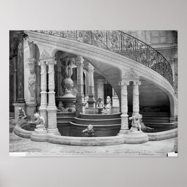 Pôster Fonte debaixo das escadas do Hotel de (Frente)