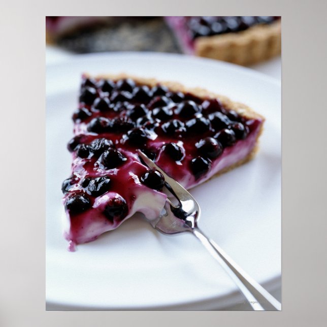 Pôster Fork slicing blueberry pie on plate (Frente)