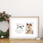 Pôster Foto de Natal de um guião elegante negro do escând<br><div class="desc">Preto,  moderno e elegante,  cor-de-água,  bege natural,  cor escandinávia moderna,  bege,  preto e branco,  foto de Natal,  poster.</div>
