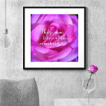 Pôster Foto de Rosa púrpura rosa acredita em citação mági<br><div class="desc">"Aqueles que não acreditam na magia nunca a encontrarão." Uma foto de perto de uma rosa roxa-rosa-púrpura vibrante faz você querer se sentir inspirado. Tome um momento para relaxar e inalar a beleza deste gigante poster de rosa. Flores frescas sempre me fazem sorrir. Faz um excelente de presente inspirador e...</div>