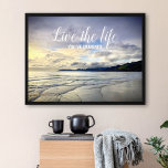Poster Foto do Sunset da Califórnia, Vida ao Vivo Que Voc<br><div class="desc">"Viva a vida que você imaginou." Esta dramática praia litorânea Pismo, Califórnia, larga, pristina, paisagem de praia arenosa, levada perto do pôr do sol, exumenta paz e solidão. Aqui você encontrará os surfistas esperando pela onda perfeita, assim como os pássaros pequenos procurando por seu lanche noturno. Explore as possibilidades em...</div>