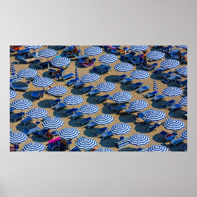 Poster Fotografia aérea de umbrell pacio azul e branco (Frente)