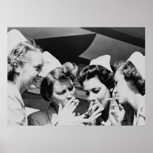 Poster Fotografia Antiga de Enfermeiras Fumando 71x50cm