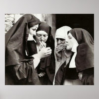 Fotografia Antiga de Freiras Fumando