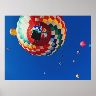 Poster Fotografia de baixo ângulo dos balões