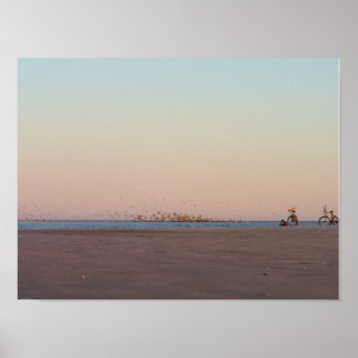Pôster Fotografia de duas bicicletas na praia.