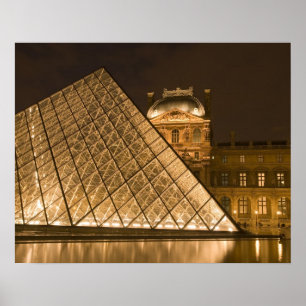 Pôster França, Paris. O Louvre ao crepúsculo. Crédito 2