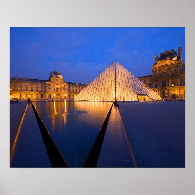 Poster França, Paris. O museu do Louvre no crepúsculo. (Frente)