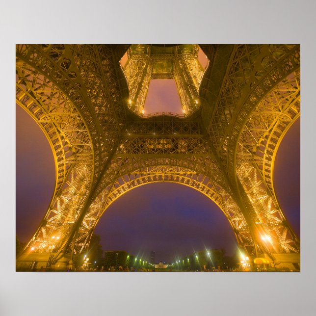 Poster France, Paris. Eiffel Tower illuminated at 2 (Frente)