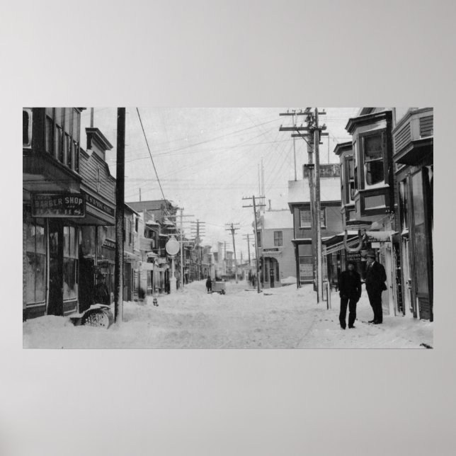 Pôster Front Street em Nome, Alasca coberta de neve (Frente)