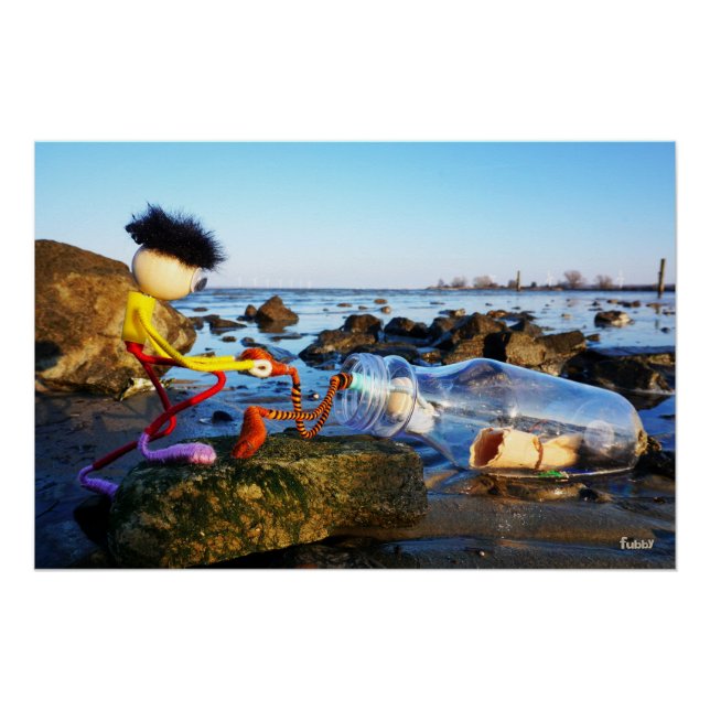 Pôster Fubby met flessenpost aan de kust. (Frente)