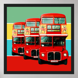 Poster Fundo de três bandas coloridas em ônibus de Lond