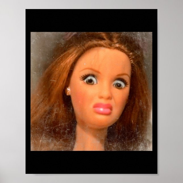 Poster Funny Disgusting Doll Face Meme  (Frente)