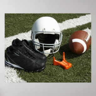 Pôster Futebol, capacete de futebol, T e calçados sobre